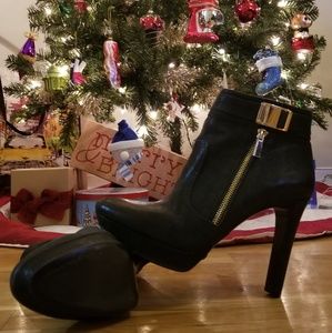 Vince Camuto Sultra Black Leather Booties